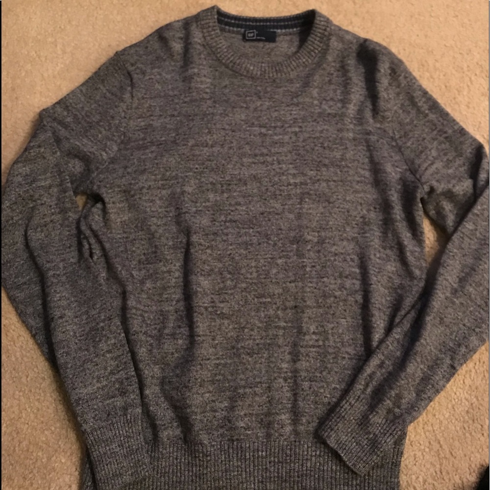 Men’s Gap brand sweater